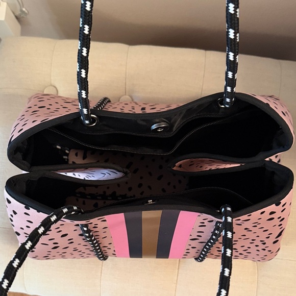 Stylish Pink and Black Tote Bag - Picture 3 of 11